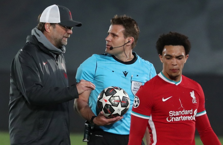 球星晒更衣室照，全队氛围太好了