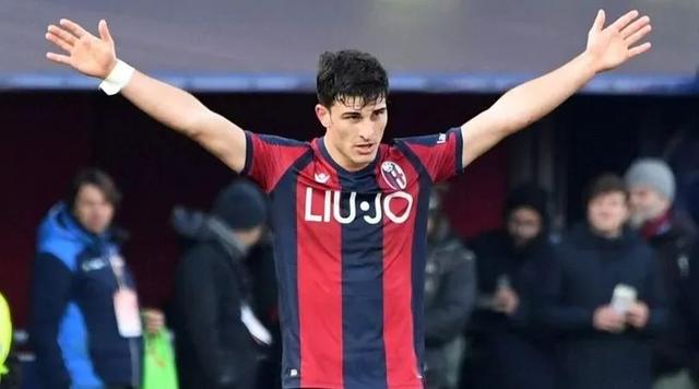 组图：CBA俱乐部杯广厦击败天津 塔克飞身暴扣