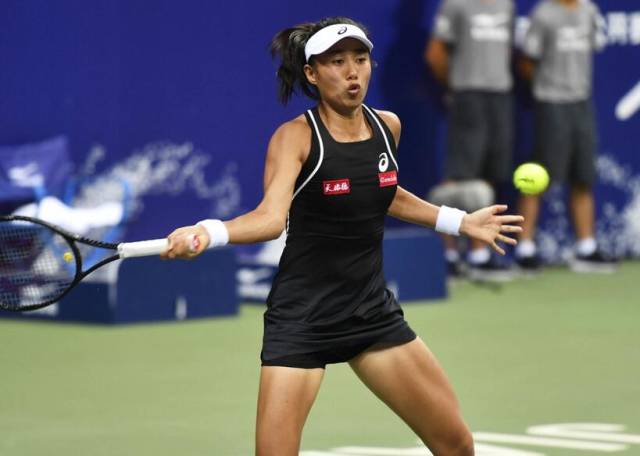 篮球勇士球星赛前训练高强度